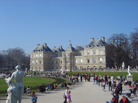 experiencias-de-viagens-paris-french-senate-luxembourg-gardens